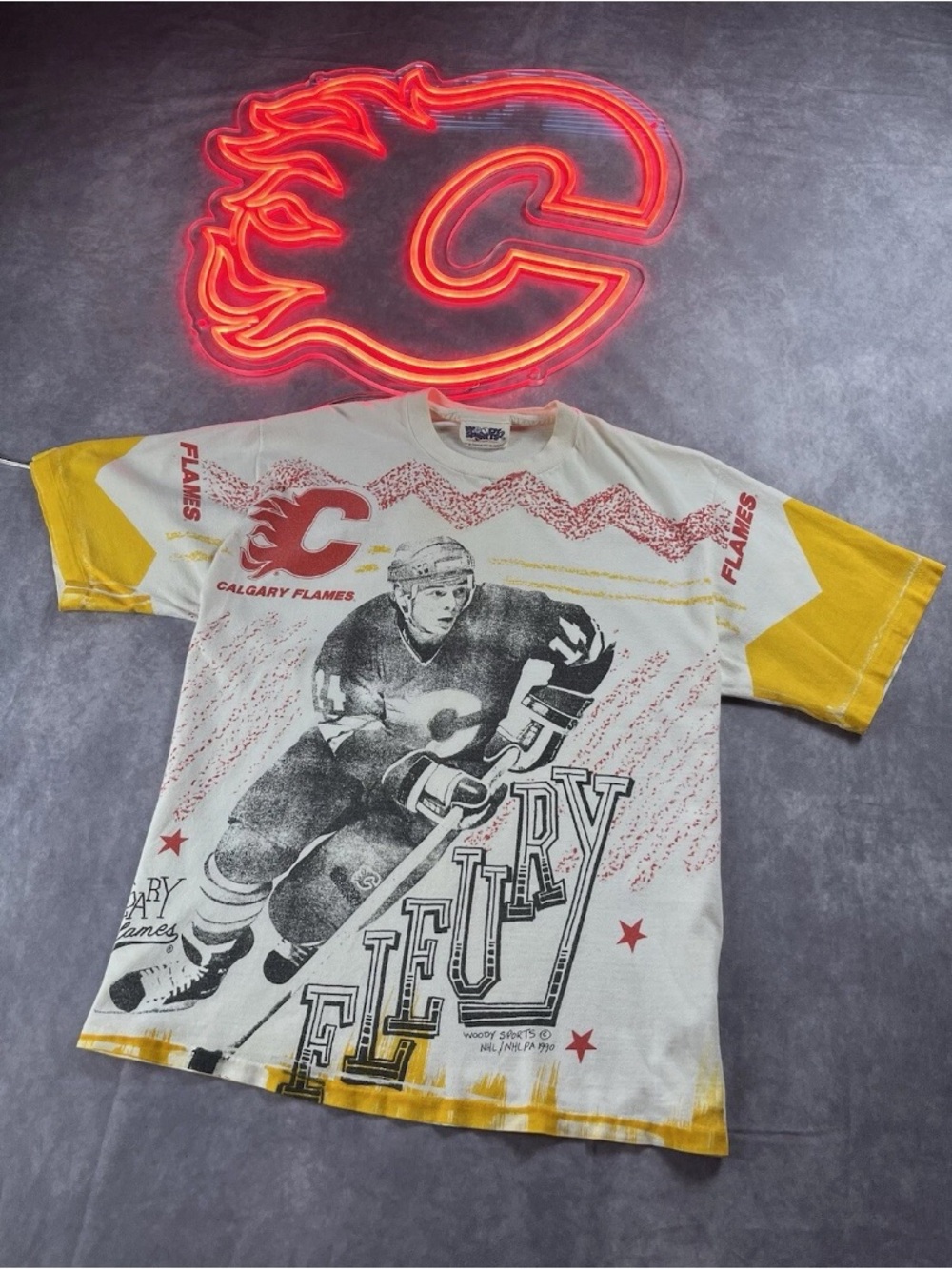 [30] VTG NHL Calgary Flames All Over Print T-Shirt Mens L size